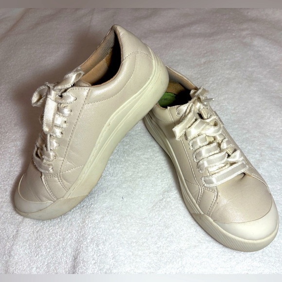 Dr. Scholl's Time Off Platform Sneakers Champagne Shimmer Wmn Sz 7.5 $79.99 MSRP - Picture 1 of 10
